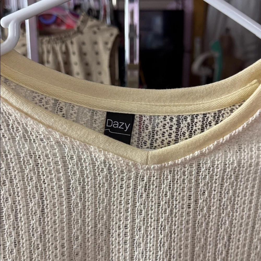 DAZY Cream Textured Knit Long Sleeve Crop Top - Size Medium